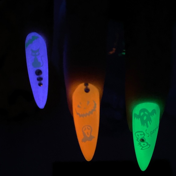 Hand crafted Glow In Dark Halloween Medium Stiletto Love Galore Press On Nails - Picture 5 of 10